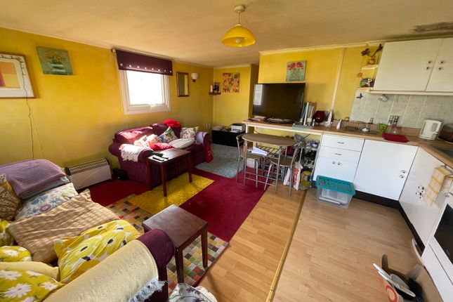 Mobile/park home for sale in Park Avenue, Sheerness