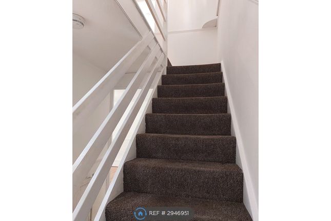 All Bills Are  Included, Mcintosh House Millender Walk, London photo 4
