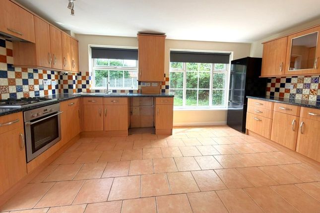 5, Cabbell Place, Addlestone photo 3