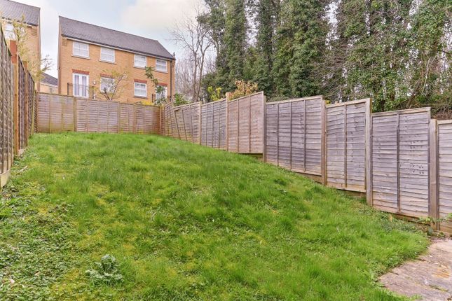 Sycamore Close, South Croydon photo 4