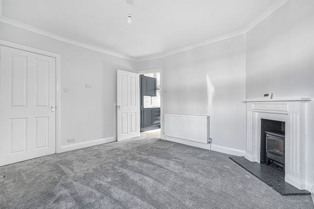 14, Thrupps Avenue, Surrey photo 2