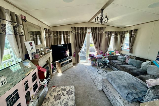 9, Essex Road, Hoddesdon photo 3