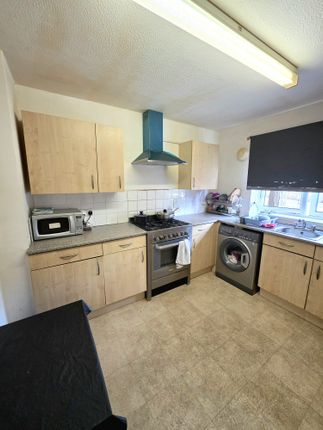 57, Swinfield Close, Feltham photo 3