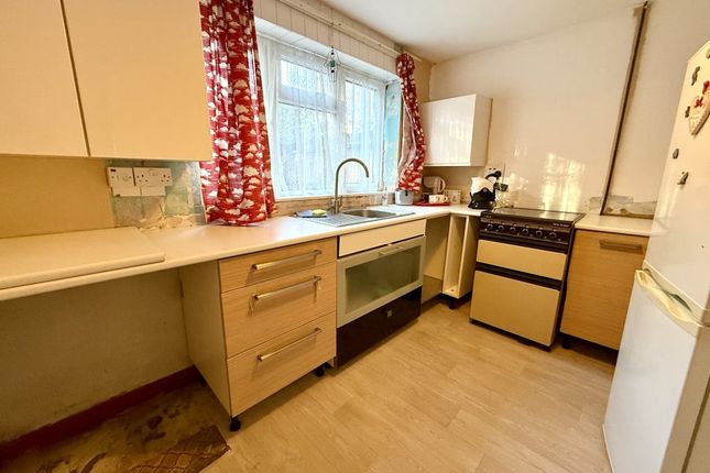 7, Waterman Close, Bordon photo 4