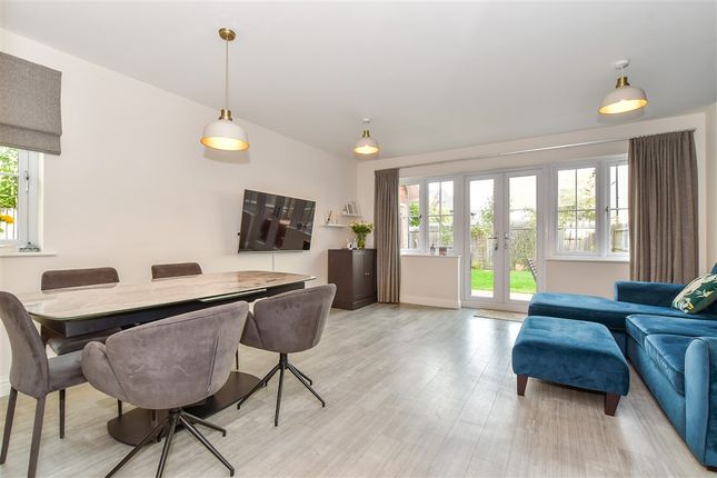 2-bed house on Blossom Way, Marden, £400,000