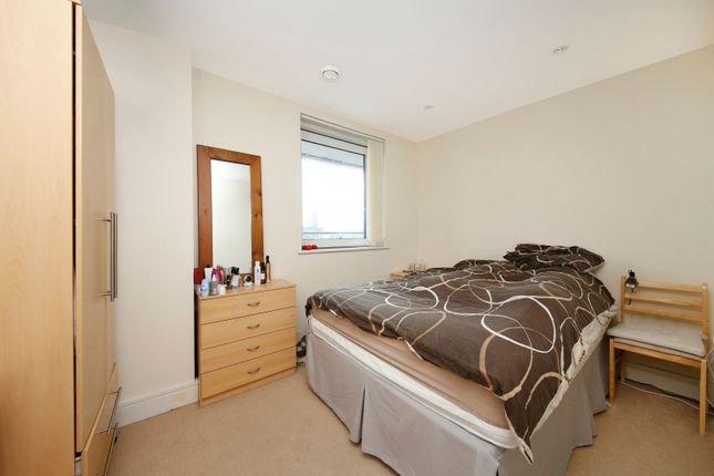 Flat to rent in Prestons Road, London