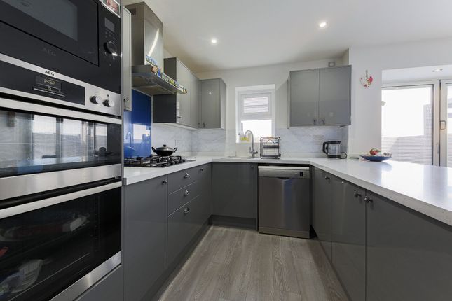 26 Swallow Drive, Newcastle Upon Tyne photo 4