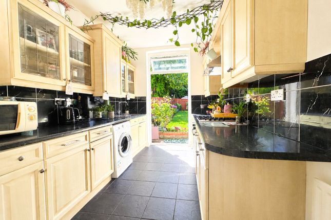 118, Bellingham Road, London photo 2