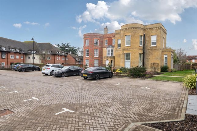 3-bed flat on 2 Wykeham Place, East Street, Fareham, £650,000