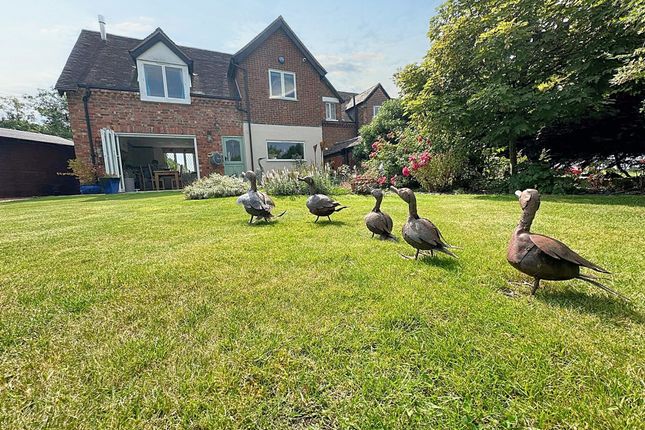 31 Wainlode Hill, Gloucester photo 4