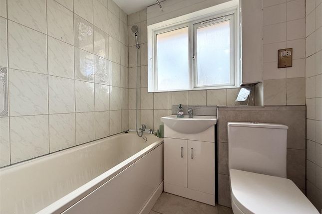 2, Gurney Close, Barking photo 5