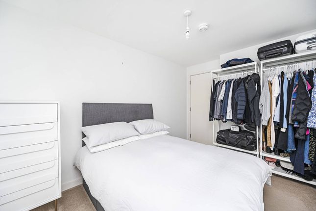 Flat to rent in Skylark Point, Stoke Newington, London