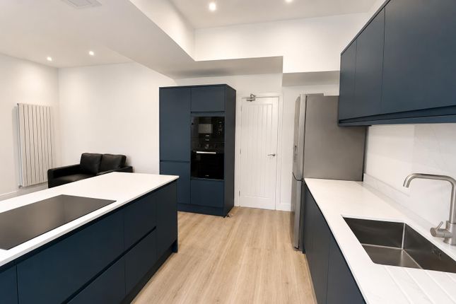6 Bedroom House