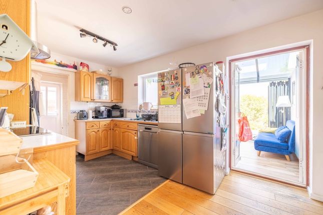 5, Cherry Tree Road, Beaconsfield photo 4