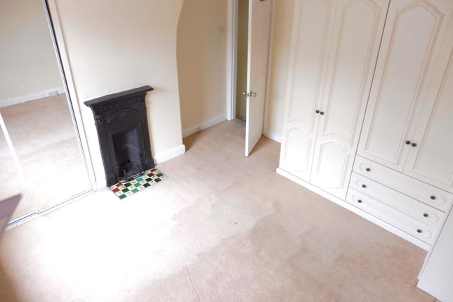 31, Cheltenham Place, HALIFAX photo 3