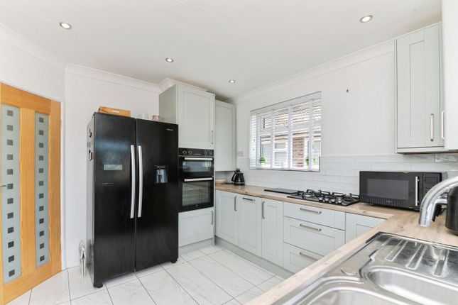 36, Dove Crescent, Harwich photo 4