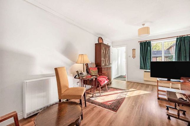 6 Orchard Walk, Watlington photo 2
