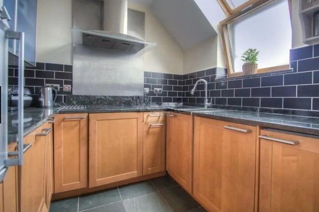15, Warren Way, Burnt Oak, Edgware photo 4