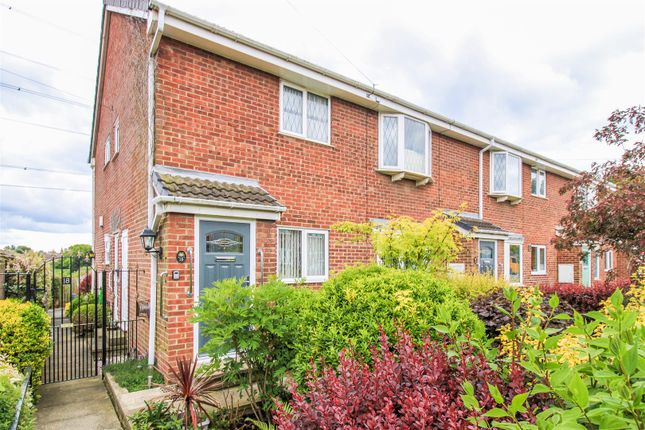 2-bed flat on 16, Manor Avenue, Ossett, £75,000