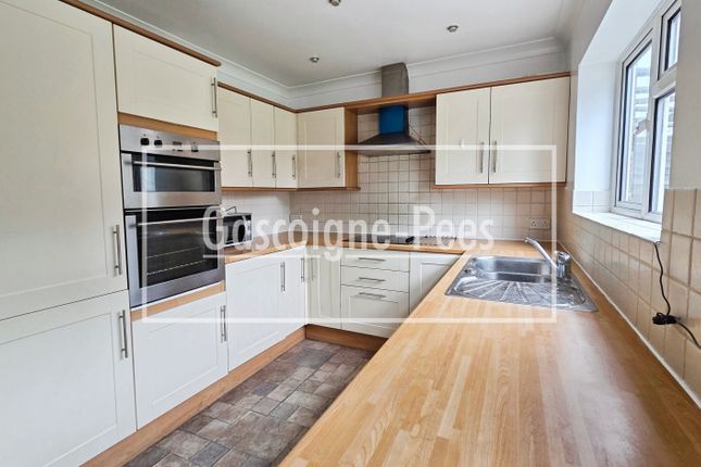 45, Guildford photo 2