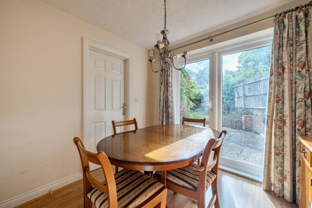 8, Rayner Drive, Reading photo 4