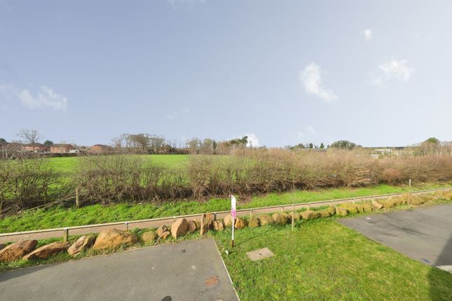 1, Wright Drive, Doncaster photo 4