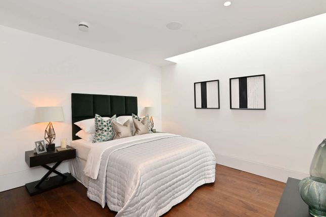 Flat for sale in Old Church Street, London