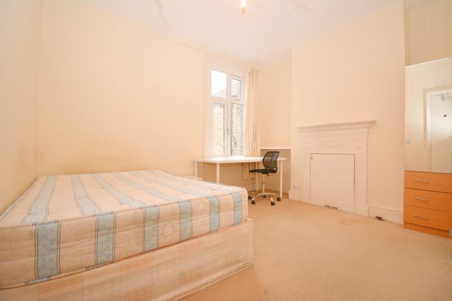 Thumbnail Room to rent in Northfield Avenue, London