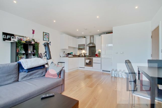 Flat for sale in Sovereign Tower, London
