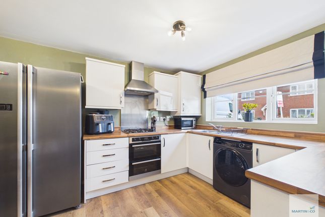 12, Mosquito Grove, Nottingham photo 2