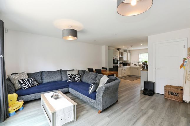 6, Bluebell Lane, East Grinstead photo 3