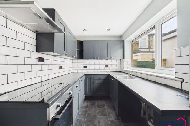 14 Holmsley Street, Burnley photo 2