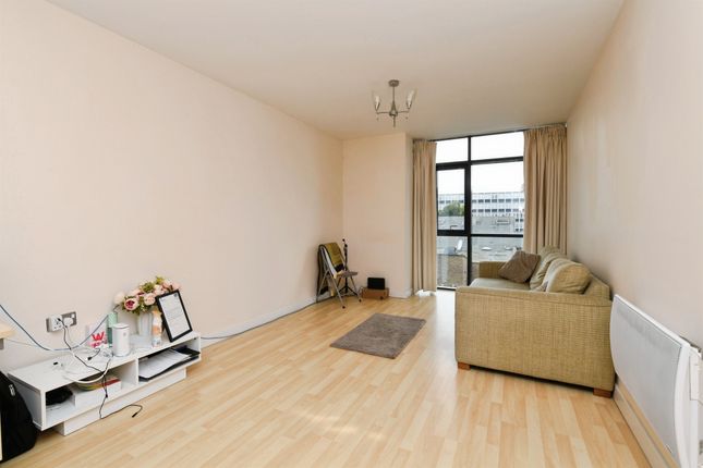 Flat 20, Wells Crescent, Marconi Plaza, Chelmsford photo 3
