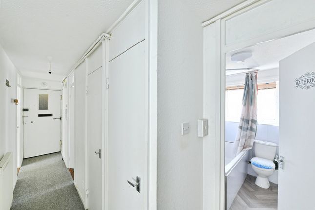 7, Kenn Close, Plymouth photo 3
