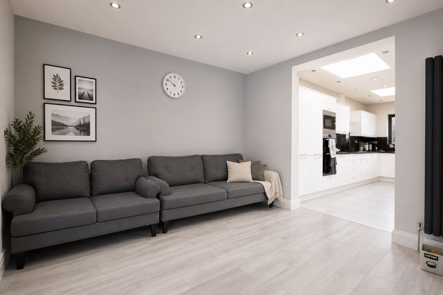 70 Mount Pleasant, Wembley photo 2
