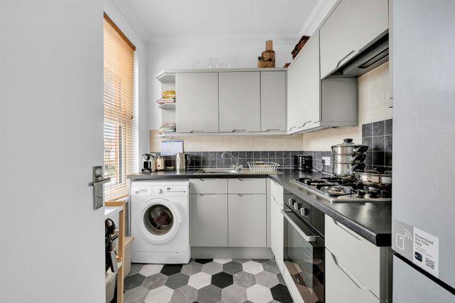36C, Westmount Road, London photo 3