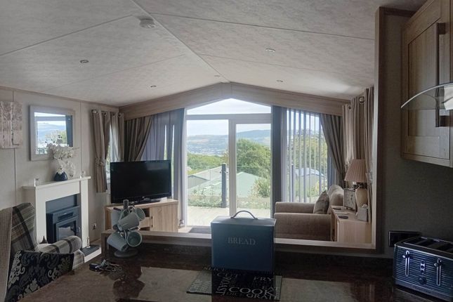 Carnaby Helmsley, Conwy photo 2