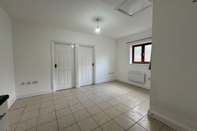 14F, Farley Drive, Ilford photo 3