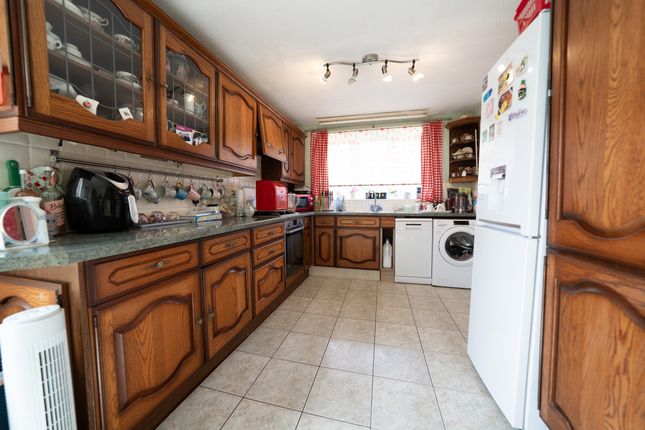 32 Beacon Avenue, Leicester photo 4