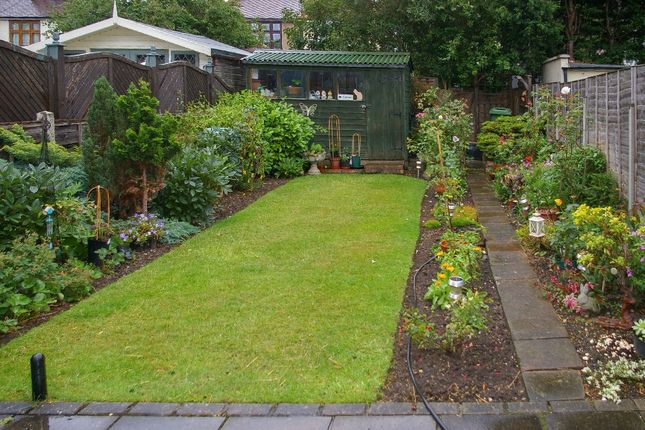 111 Lyndhurst Gardens, Barking photo 2