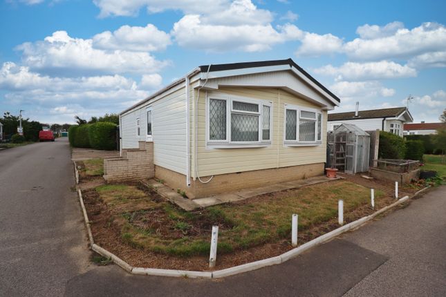 2-bed caravan on 74, Stonecliff Park, Prebend Lane, Lincoln, £75,000