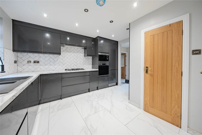 95, Fir Tree Approach, Leeds photo 2