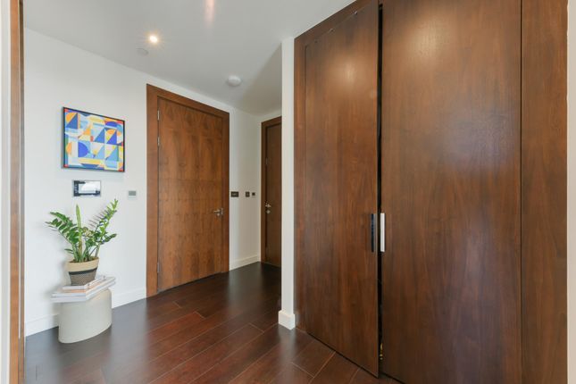 Flat to rent in Madeira Tower, The Residence, London