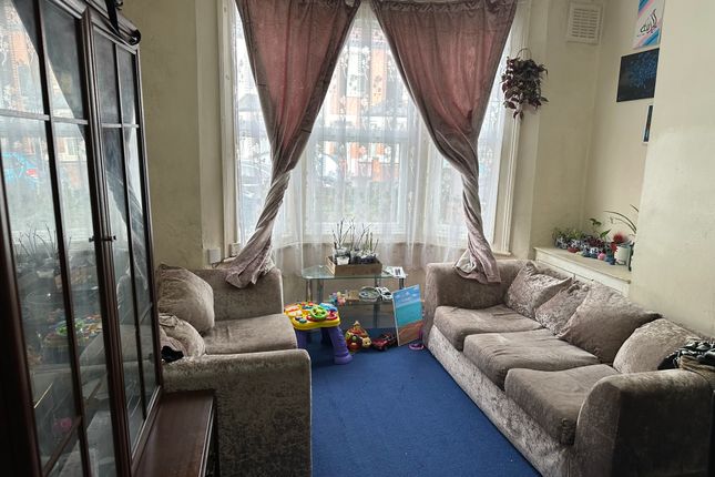 Thumbnail Flat for sale in Shrubbery Road, Southall