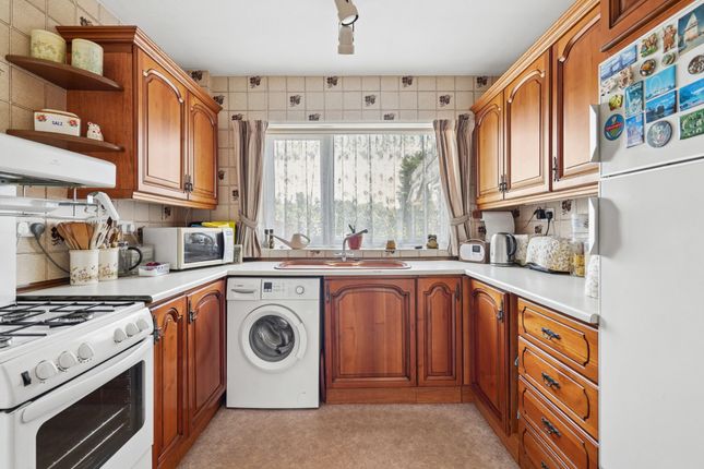 8 Westwood Close, Little Chalfont photo 4
