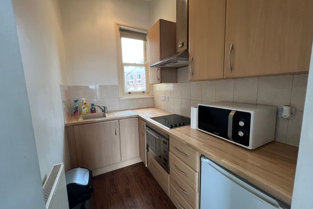39, Woodville Road, Barnet photo 4