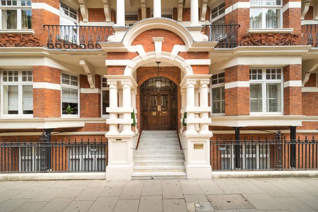 Thumbnail Flat to rent in Cadogan Court, Draycott Avenue, London