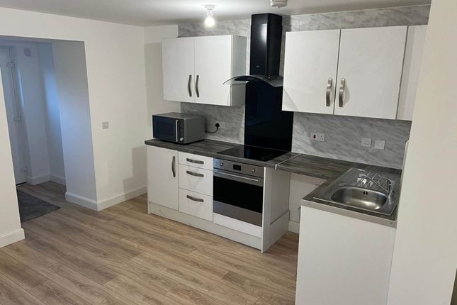 Thumbnail Flat to rent in Station Road, Shotts