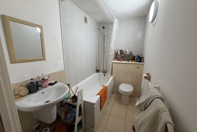 47, Leicester photo 5