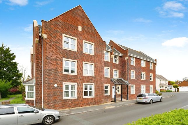 Thumbnail Flat for sale in Temeraire House, Oysell Gardens, Fareham, Hampshire